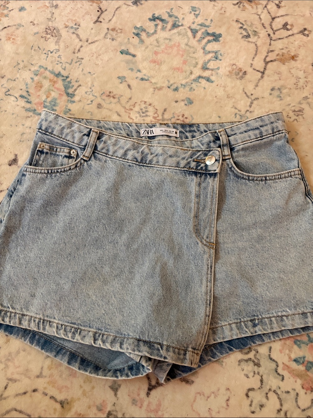 ZARA Light Blue High-Waist Denim Short! So cute for Summer. Size Large!